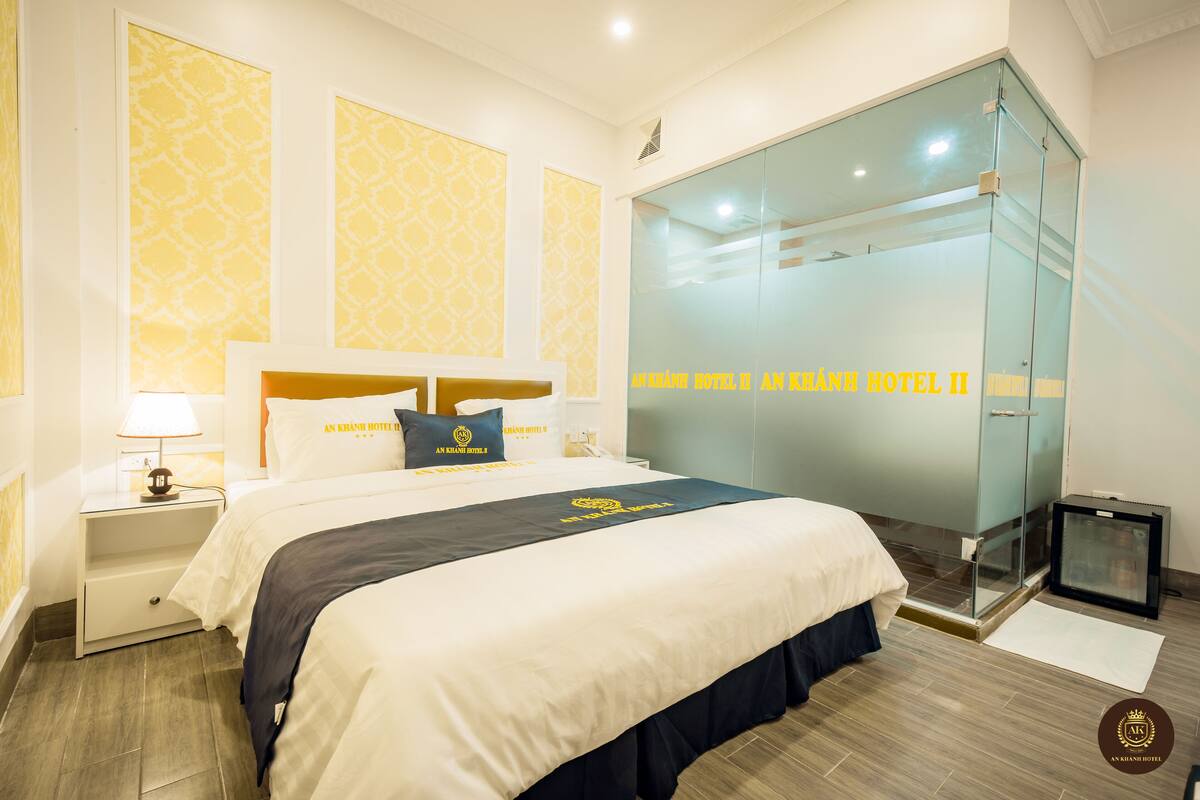 Minibar, in-room safe, free WiFi