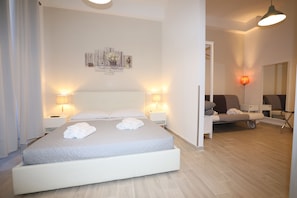 Egyptian cotton sheets, premium bedding, down duvets, pillow-top beds - Unique Luxury Apartment and Rooms (Rome)