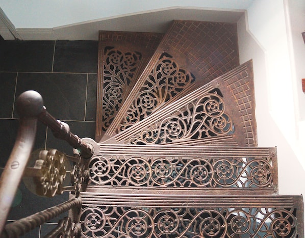 Staircase - The Globe Angle (Pembroke)