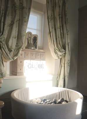 Children’s play area – indoor - The Globe Angle (Pembroke)