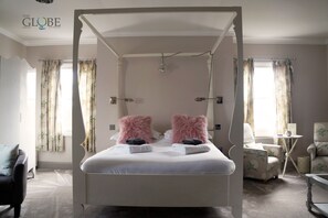 Suite | Premium bedding, individually decorated, individually furnished - The Globe Angle (Pembroke)