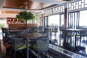 Breakfast, lunch, dinner served; local and international cuisine