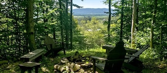 Country Mile - 43 Promised Land Road

Country Mile - Hot Tub, Mountain View, Gas Fireplace, Short Drive to Two Ski Resorts & Two State Parks
