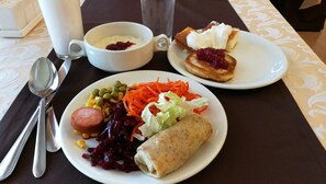 Free daily buffet breakfast