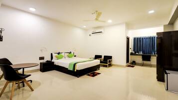 Premium Room | Desk, iron/ironing board, free WiFi, bed sheets