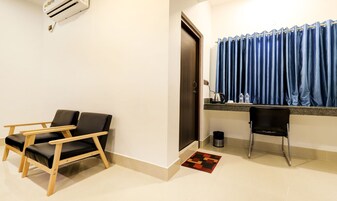 Premium Room | Desk, iron/ironing board, free WiFi, bed sheets