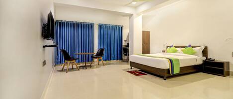 Kamar Deluks | Meja kerja, setrika/meja setrika, Wi-Fi gratis, dan seprai linen