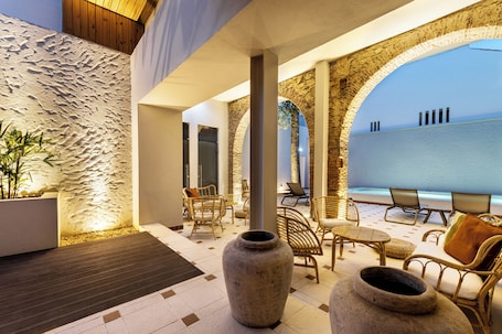 3 outdoor pools, sun loungers