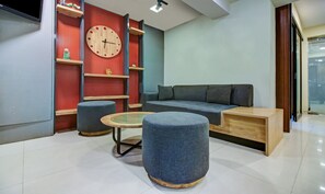 Lobby sitting area - Treebo Lake Bloom Powai (Mumbai)