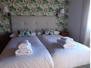 2 bedrooms, desk, iron/ironing board, travel cot