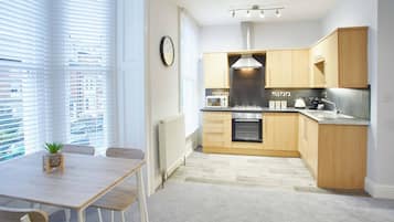 One-Bedroom Apartment | Private kitchen | Fridge, microwave, oven, stovetop