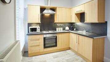 Apartment | Eigene Küche | Kühlschrank, Mikrowelle, Ofen, Herdplatte