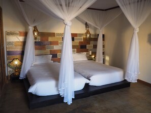 Een bureau, een laptopwerkplek, geluiddichte muren, gratis babybedden