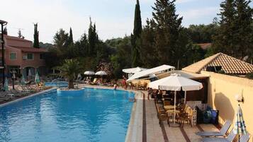 Alberca al aire libre por temporada