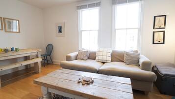 Flat-screen TV, Netflix, DVD player, iPod dock