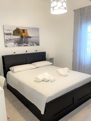 3 bedrooms, iron/ironing board, travel crib, free WiFi - ChilometroZERO luxury apartement (Napoli)