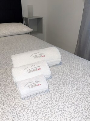 3 bedrooms, iron/ironing board, travel crib, free WiFi - ChilometroZERO luxury apartement (Napoli)