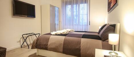 3 bedrooms, iron/ironing board, travel crib, free WiFi