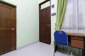Superior Double Room | Free WiFi, bed sheets - Roemah 54 (Medan)