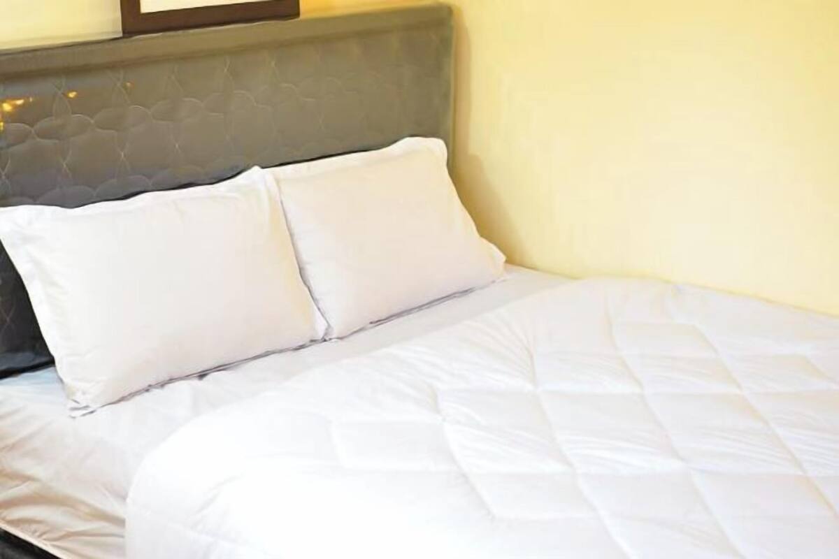 WiFi (free), bed sheets
