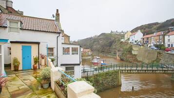 Three-Bedroom House | Terrace/patio