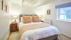 Three-Bedroom House | 3 bedrooms, premium bedding, iron/ironing board, bed sheets - Gull's Haven (Saltburn-by-the-Sea)