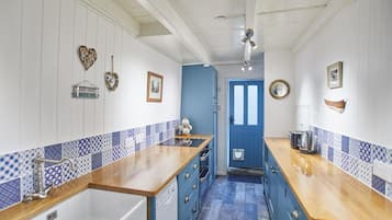 Three-Bedroom House | Private kitchen