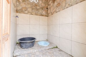 Standard Double Room | Bathroom | Shower, towels - Griya Erlangga Homestay (Bantul)