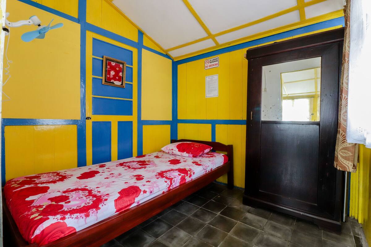 Standard Single Room, Shared Bathroom