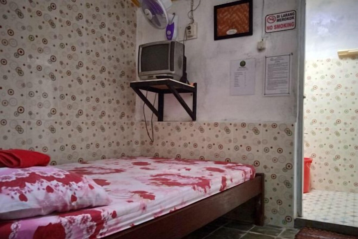 Standard Double Room with Shared Bathroom