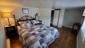 74 Main | 3 bedrooms, iron/ironing board, free WiFi, bed sheets - Hillside Vacation Rental 74 Main (Twillingate)