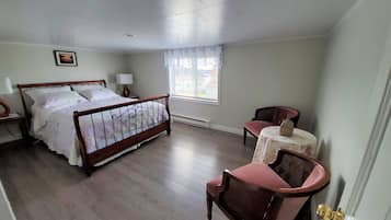 74 Main | 3 bedrooms, iron/ironing board, free WiFi, bed sheets