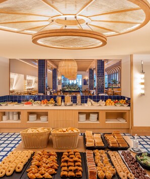 Desayuno buffet todos los días (con cargo)