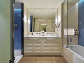 Rainfall showerhead, eco-friendly toiletries, hair dryer, towels