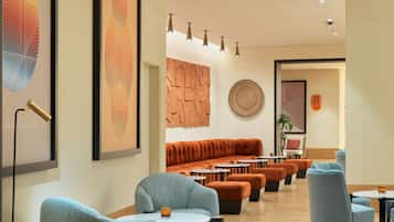 Bar-salon dans le hall