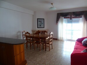Interior - Quiet Apartment by Nazaré's beach front (Nazaré)