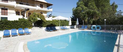 Seasonal outdoor pool, pool umbrellas, sun loungers