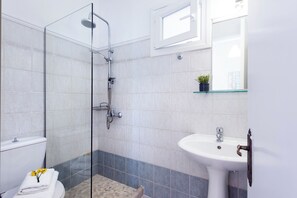 Comfort Studio | Bathroom