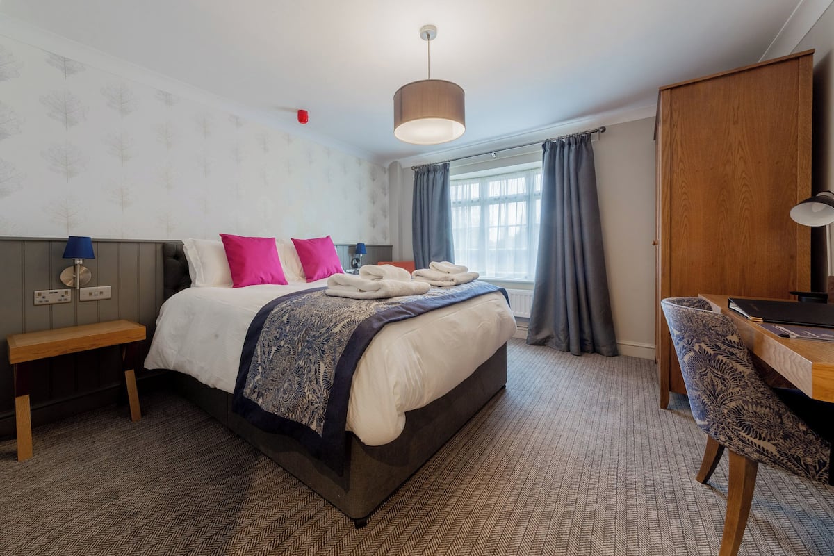 Double Room (Private Bathroom)