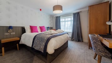 Double Room (Private Bathroom) | Desk, iron/ironing board, free WiFi, bed sheets