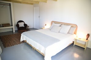 1 bedroom, bed sheets