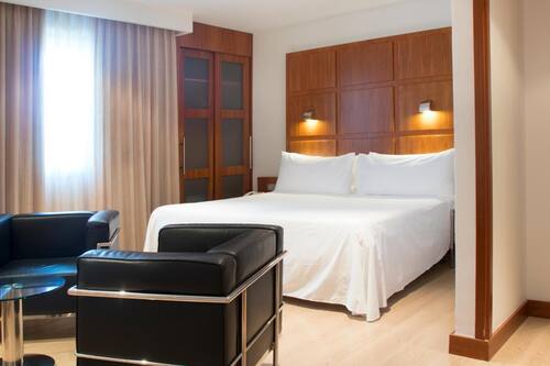 Daunenbettdecken, Minibar, Zimmersafe, Schreibtisch