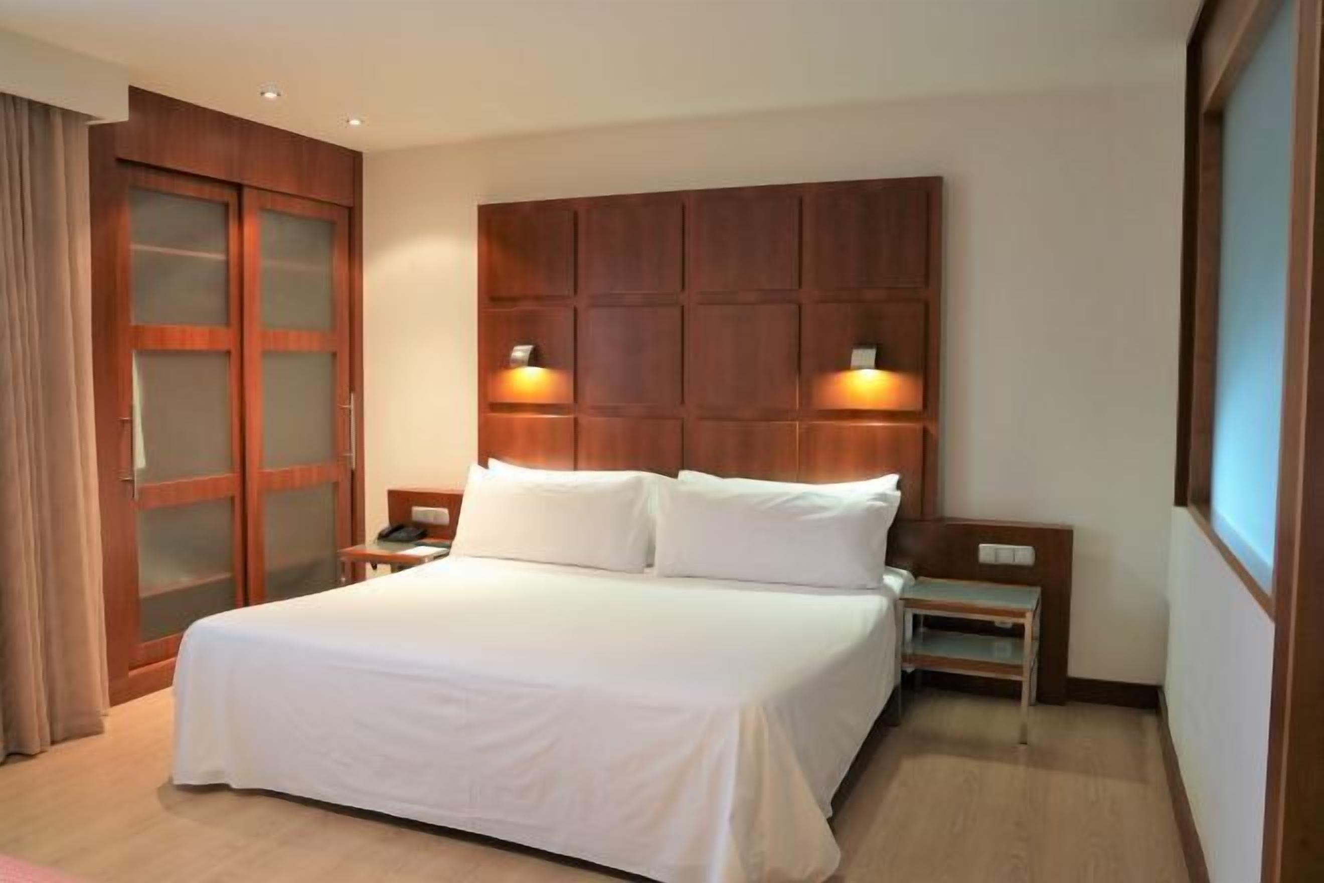 Minibar, in-room safe, desk, blackout curtains