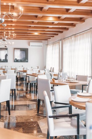 Dining - Port Azafata Valencia Hotel (Manises)