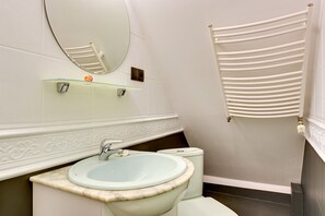 Apartment | Bathroom