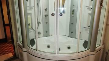 Executive Double Room | Bathroom