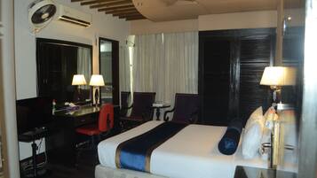 Deluxe Double Room | Individually decorated, individually furnished, laptop workspace