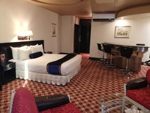Kamar Double Eksekutif | Didekorasi berbeda-beda dan dilengkapi dengan perabotan berbeda-beda
