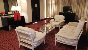 Executive Double Room | Laptop workspace, soundproofing, WiFi (free), individually decorated