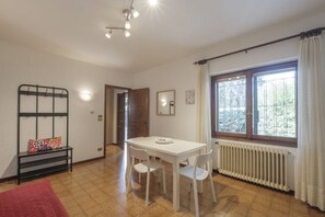 Dining - Villa Ida - two bedrooms apartment with private garden (Sirmione)